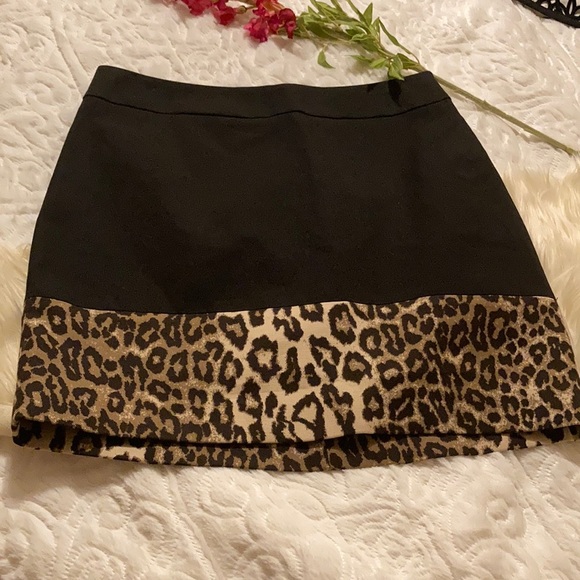 Banana Republic Dresses & Skirts - BANANA REPUBLIC SKIRT SIZE 4